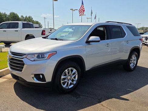 Used 2021 Chevrolet Traverse LT FWD image 3