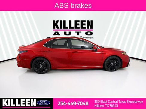 Used 2024 Toyota Camry XSE w/ Navigation Package image 9