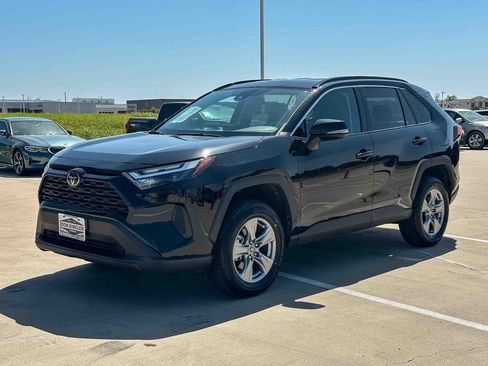 Used 2025 Toyota RAV4 XLE FWD image 7