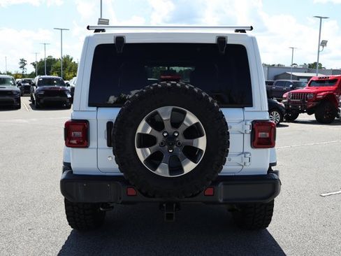 Used 2019 Jeep Wrangler Unlimited Sahara AWD/4WD image 4