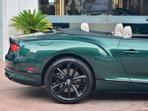 Used 2023 Bentley Continental GT Azure AWD/4WD image 10