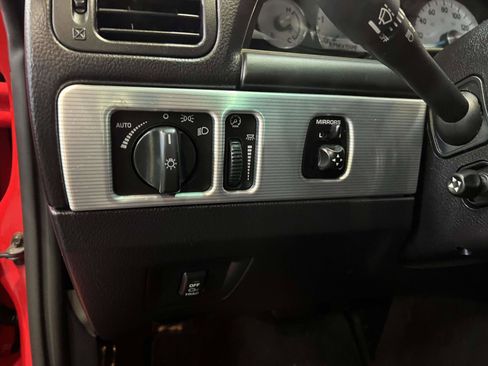 Used 2004 Ford Thunderbird image 14