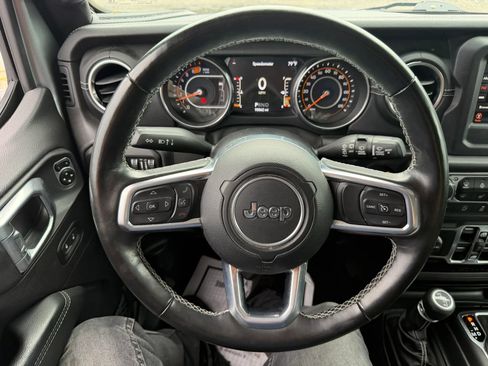 Used 2019 Jeep Wrangler Unlimited Sahara w/ Cold Weather Group AWD/4WD image 12
