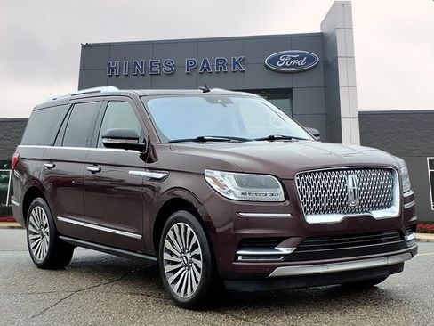 Used 2019 Lincoln Navigator Reserve image 1