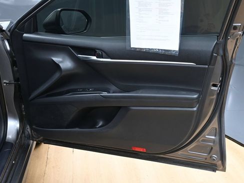 Used 2020 Toyota Camry SE FWD image 22
