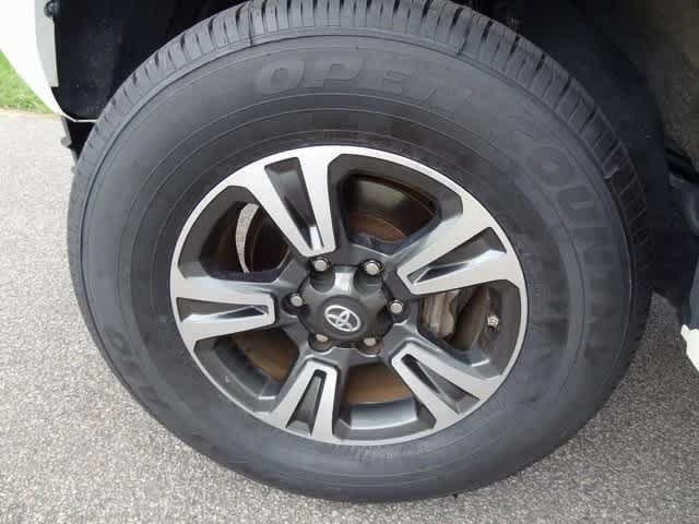 Used 2018 Toyota Tacoma TRD Sport AWD/4WD image 35