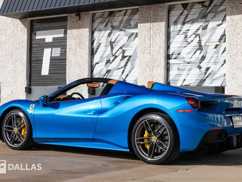 Used 2019 Ferrari 488 Spider image 11