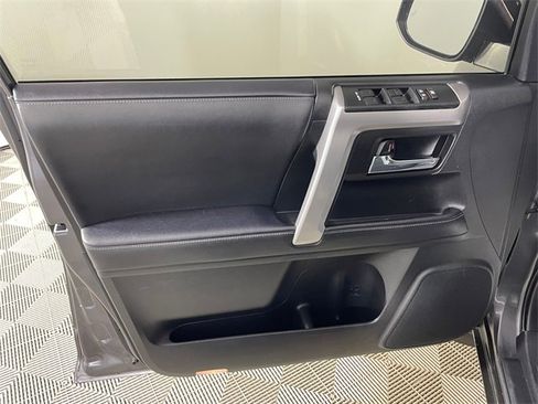 Used 2022 Toyota 4Runner SR5 Premium image 17