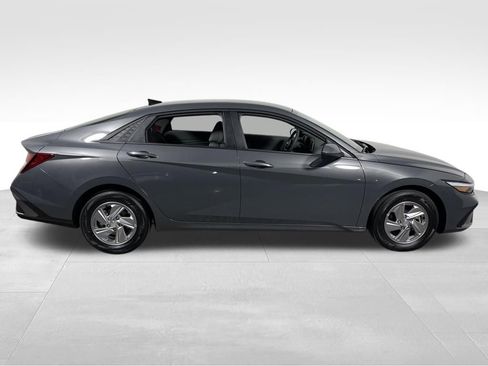 New 2026 Hyundai Elantra SE FWD image 6