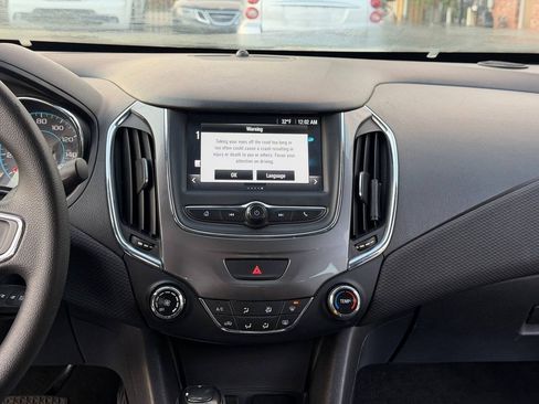 Used 2018 Chevrolet Cruze LS FWD image 20