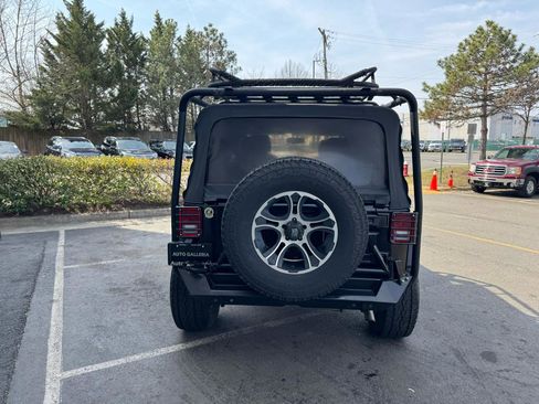 Used 2015 Jeep Wrangler Unlimited Sport w/ Quick Order Package 24S AWD/4WD image 4