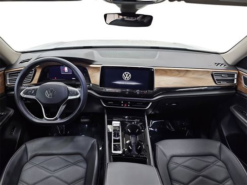 Used 2025 Volkswagen Atlas SE image 9