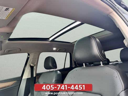 Used 2024 Volkswagen Atlas SE w/ Panoramic Sunroof Package FWD image 35