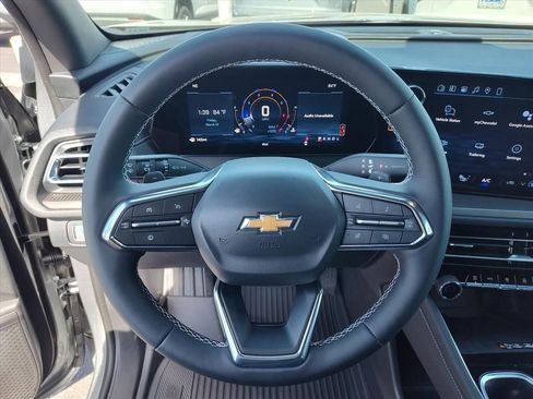 New 2026 Chevrolet Traverse LT w/ Sun and Wheel Package FWD image 10
