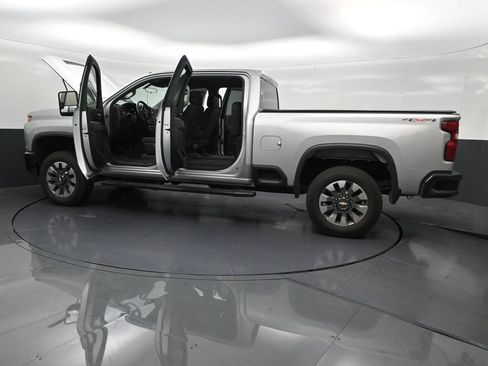 Used 2022 Chevrolet Silverado 2500 Custom w/ Custom Convenience Package AWD/4WD image 34