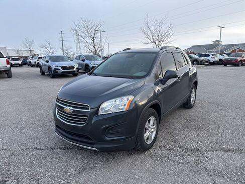 Used 2016 Chevrolet Trax LT w/ LT Sun and Sound Package image 3