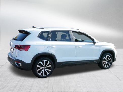 Certified 2022 Volkswagen Taos SE image 7