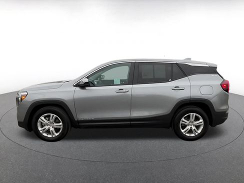 Used 2024 GMC Terrain SLE FWD image 9