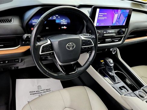 Used 2024 Toyota Grand Highlander Limited image 31