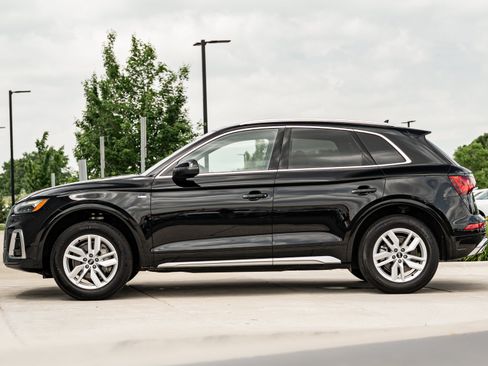 Certified 2023 Audi Q5 2.0T Premium w/ Convenience Package AWD/4WD image 6
