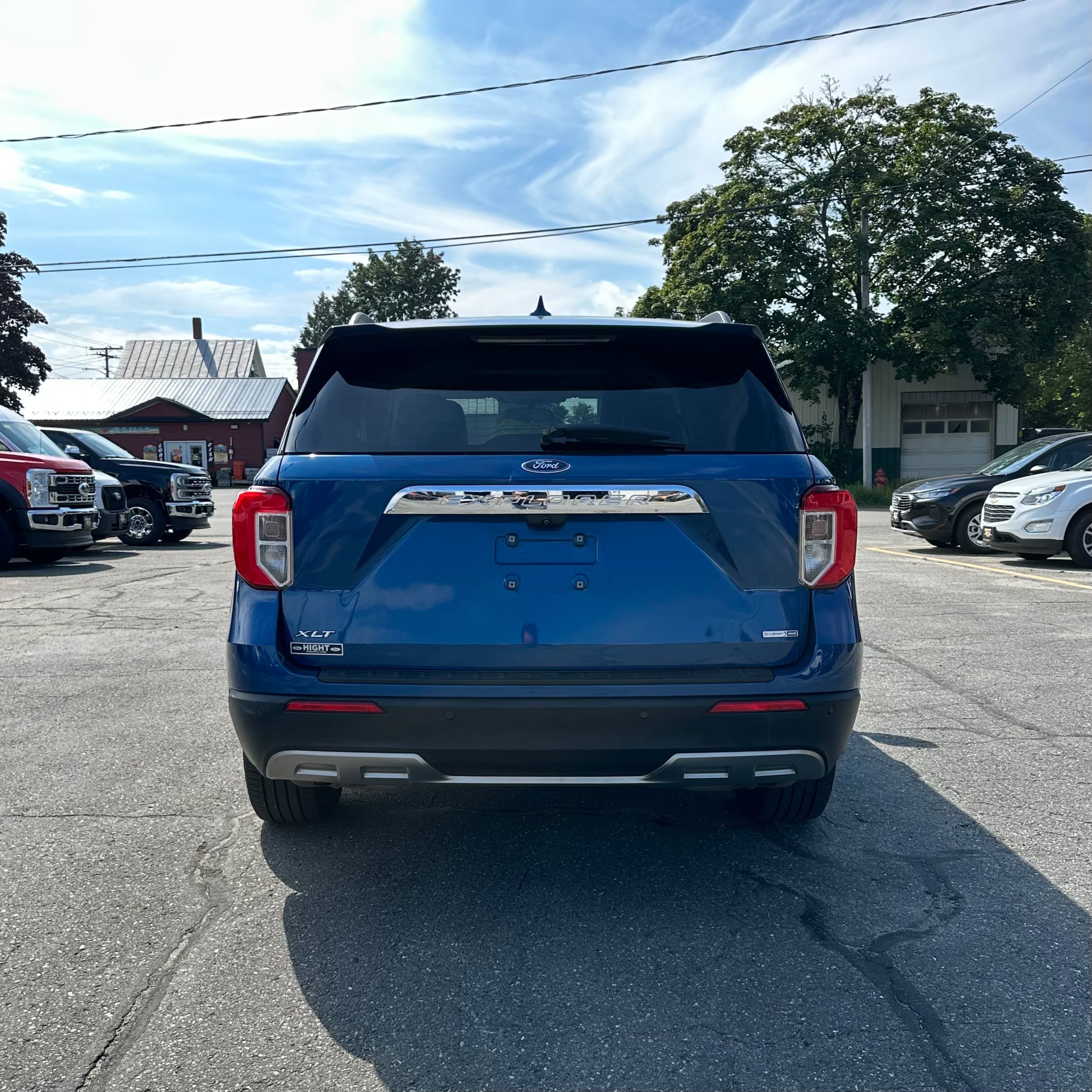 Used 2020 Ford Explorer XLT w/ Equipment Group 202A AWD/4WD image 4