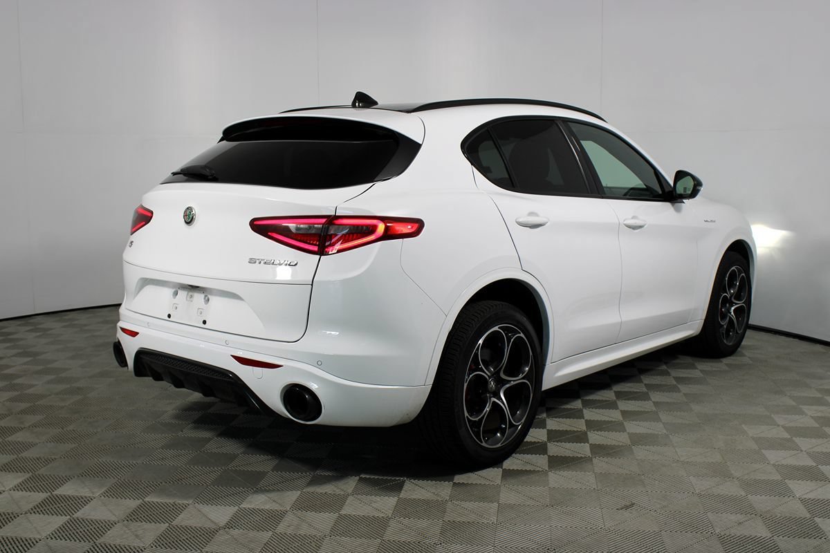 Used 2023 Alfa Romeo Stelvio Veloce AWD/4WD image 37