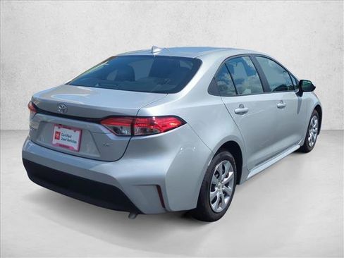 Used 2025 Toyota Corolla LE FWD image 5