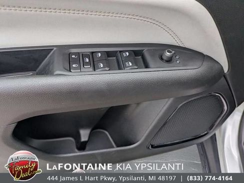 Used 2025 Jeep Compass Limited AWD/4WD image 15