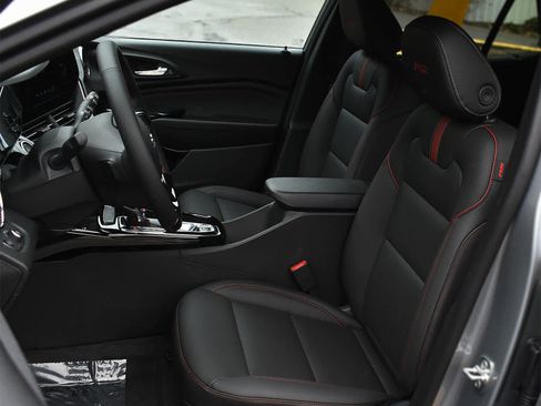 New 2026 Chevrolet Trax RS w/ Sunroof Package image 9