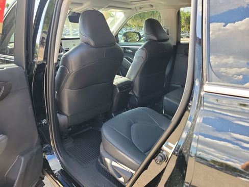 New 2026 Toyota Highlander Limited AWD/4WD image 11