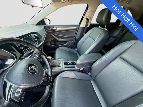 Used 2019 Volkswagen Jetta SE w/ Cold Weather Package FWD image 16