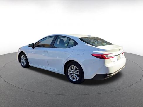 Used 2025 Toyota Camry LE image 10