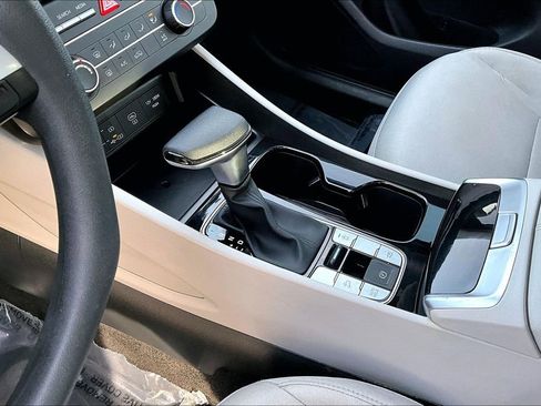 Used 2025 Hyundai Tucson SE image 15