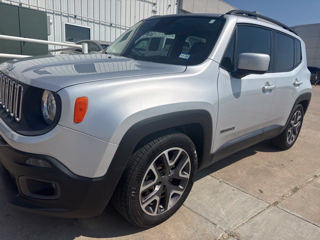 Used 2015 Jeep Renegade Latitude FWD image 1