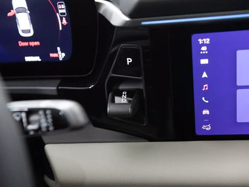 Certified 2026 Porsche Macan Electric RWD image 32