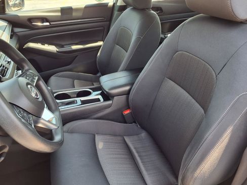 Used 2024 Nissan Altima 2.5 SV FWD image 3