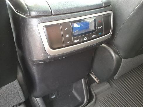 Used 2017 Toyota Highlander XLE image 14