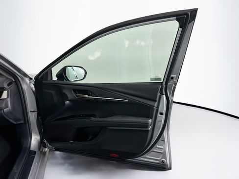 Used 2025 Toyota Camry LE image 32