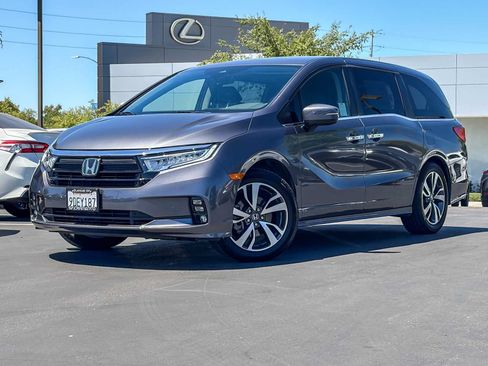 Used 2023 Honda Odyssey Touring image 2