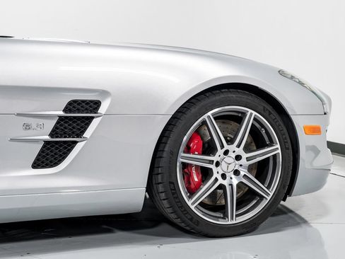 Used 2011 Mercedes-Benz SLS AMG Coupe image 40