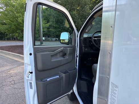New 2024 Chevrolet Express 3500 w/ Power Convenience Package image 17