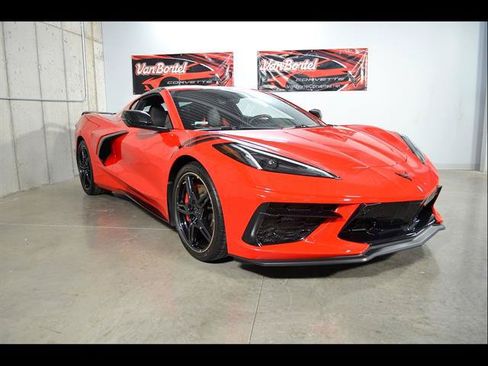 Used 2021 Chevrolet Corvette Stingray Preferred Cpe w/ Z51 Performance Package RWD image 2