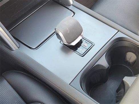 Used 2024 Land Rover Discovery Sport Dynamic SE image 19