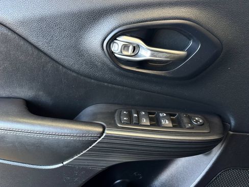 Used 2016 Jeep Cherokee 75th Anniversary FWD image 11