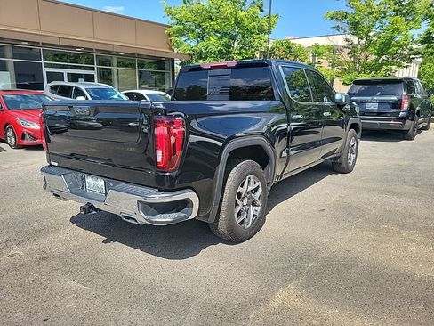 Used 2024 GMC Sierra 1500 SLT image 3