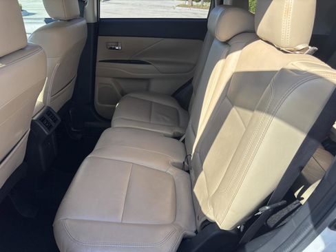 Used 2019 Mitsubishi Outlander SE image 30