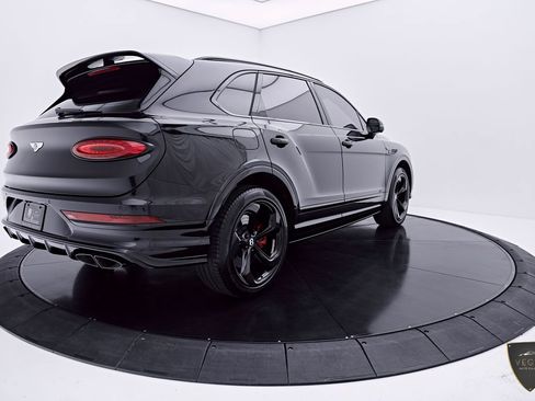 Used 2024 Bentley Bentayga AWD/4WD image 12