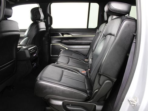 Used 2024 Jeep Wagoneer L Series II RWD image 37