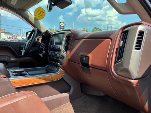 Used 2017 Chevrolet Silverado 1500 High Country w/ High Desert Package AWD/4WD image 31