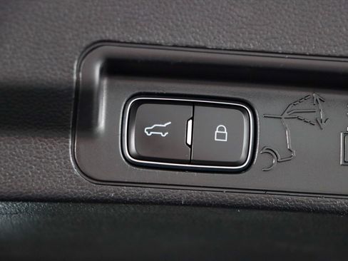 Used 2020 Ford Explorer XLT w/ Equipment Group 202A AWD/4WD image 31